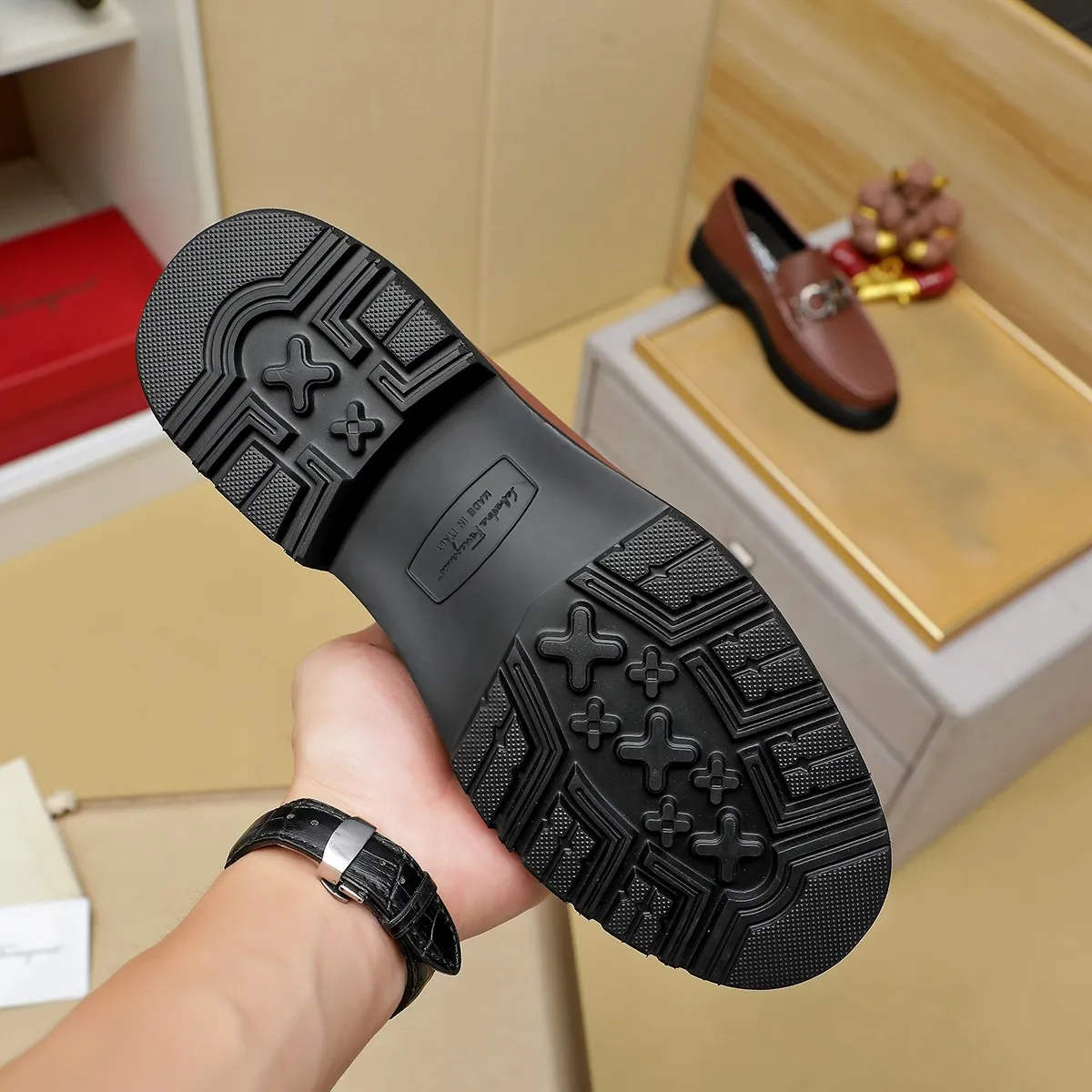 Men's shoes 💰500 Ferragamo [Ferragamo] top imported suit men's shoes 💯Original copy of the official website, product materials: selected imported embossed calfskin + luxury hardware buckle accessories ~ imported water-dyed cow 🐂 leather lining. Strong three-dimensional visual effect, original combination outsole, multiple colors available😘 Size: 38-44 (.45.46. Customized)